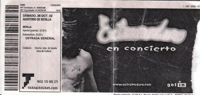 2002-10-26-entrada-Extremoduro-auditorio-sevilla-david-700x